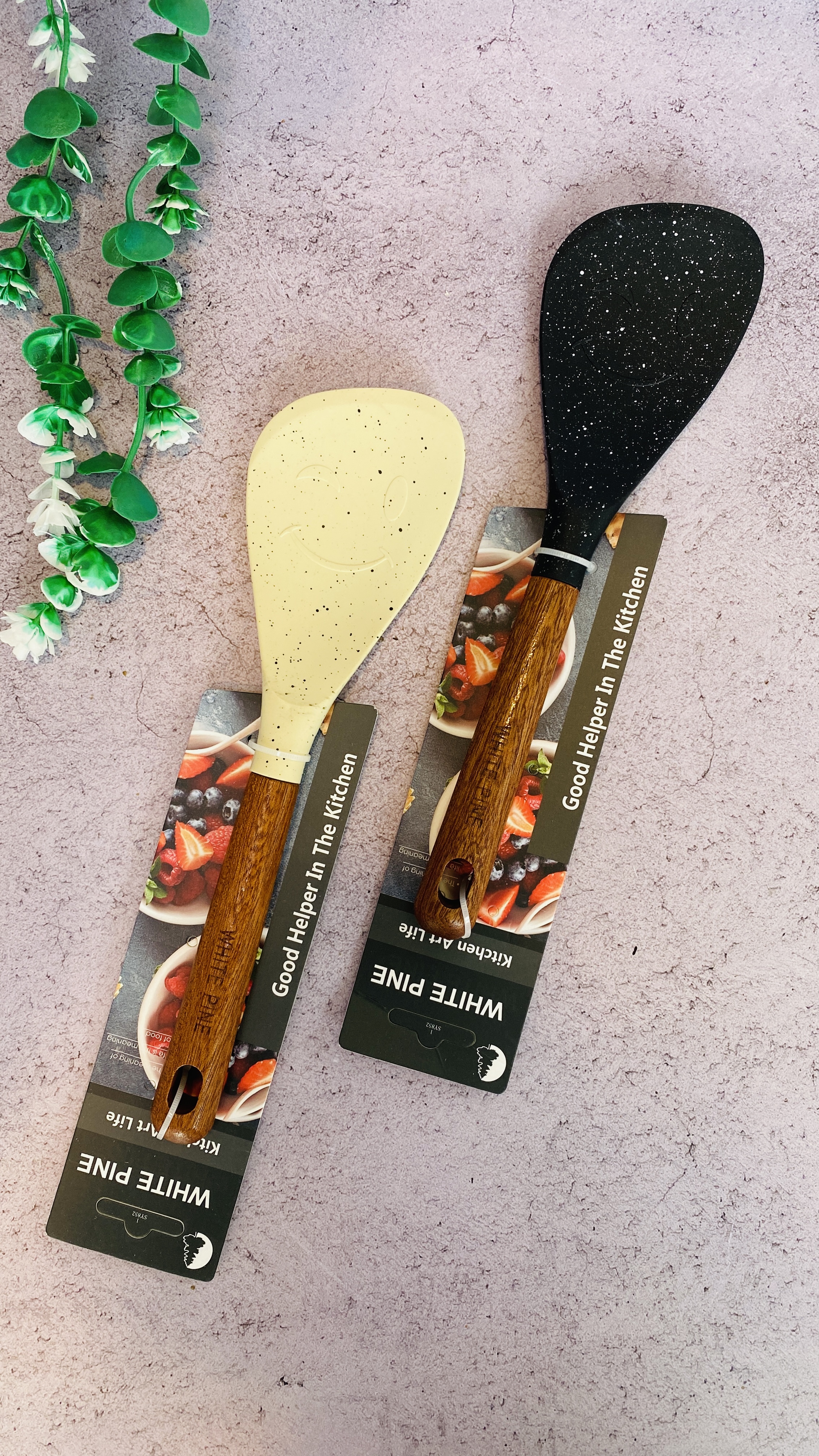 کفگیر سیلیکونی دسته چوبی